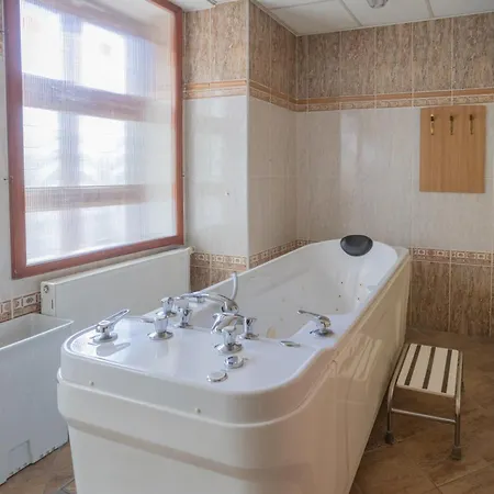 Flora Hotel 3*