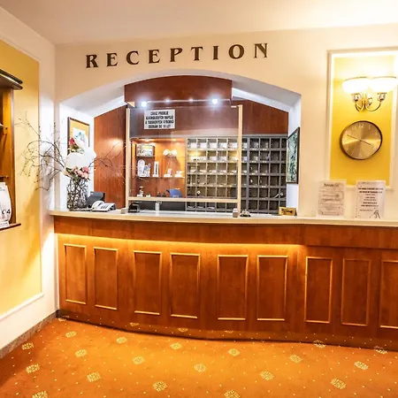Hotel Flora 3*