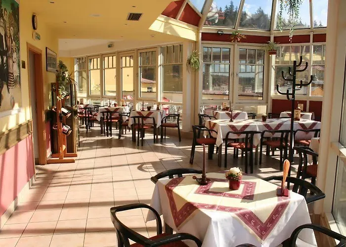 Flora Hotel
