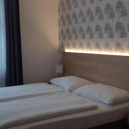 Hotel Flora 3*