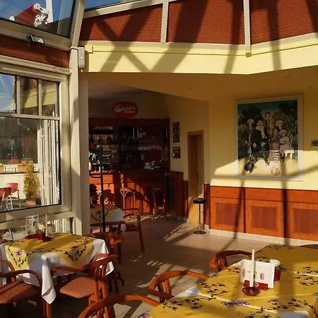 Hotel Flora