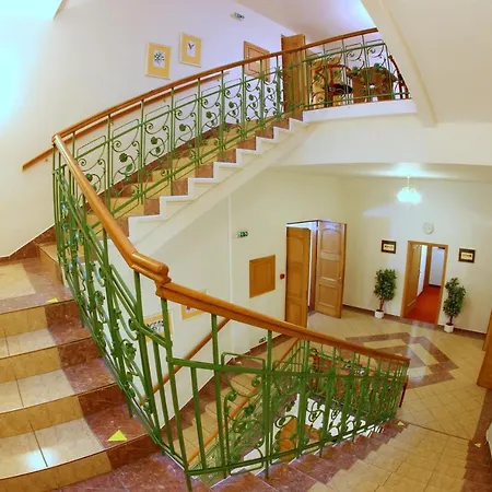 Hotel Flora 3*
