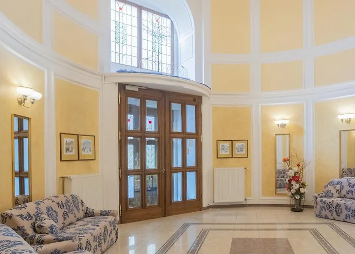 Flora Hotel 3*
